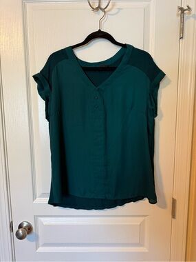 Relaxed V-Neck Short Sleeve Blouse in Teal